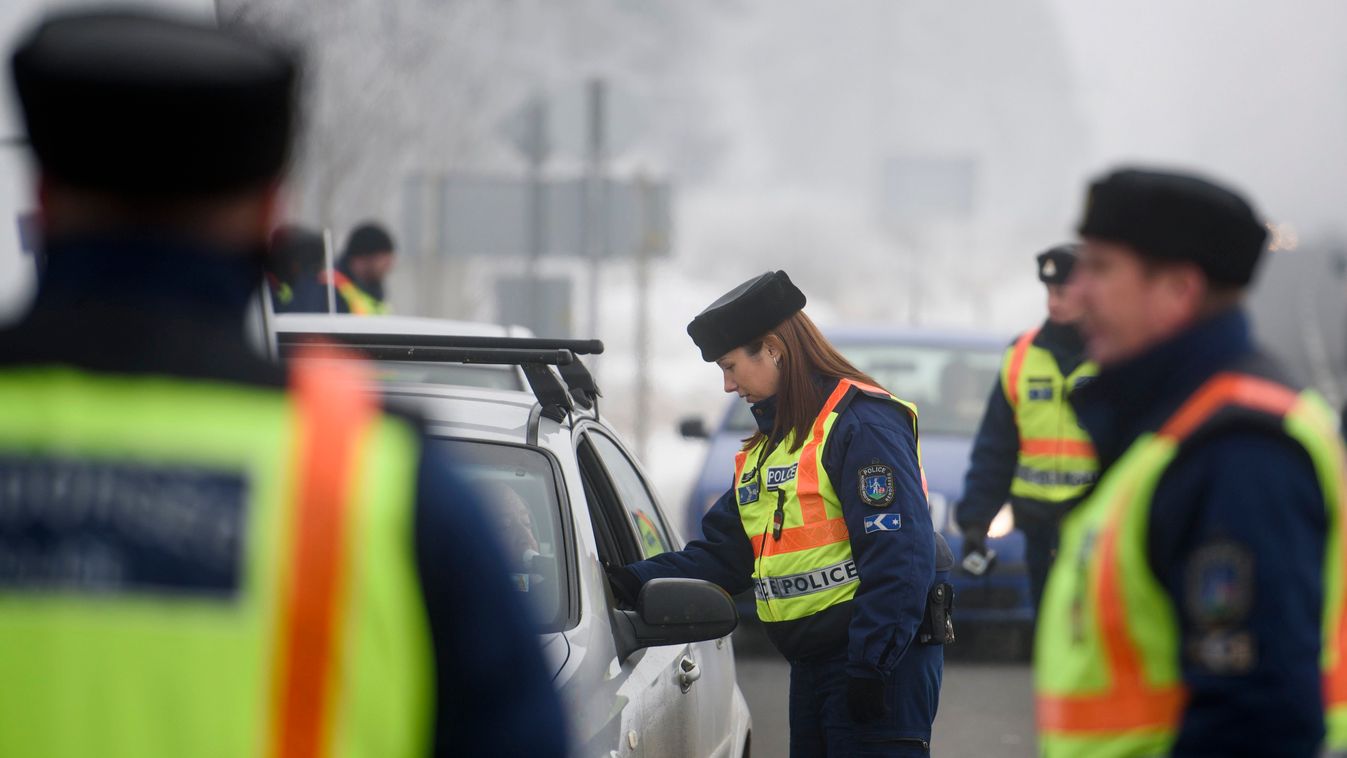 Fényvisszaverő mellényeket és villogókat oszt a rendőrség (videó)