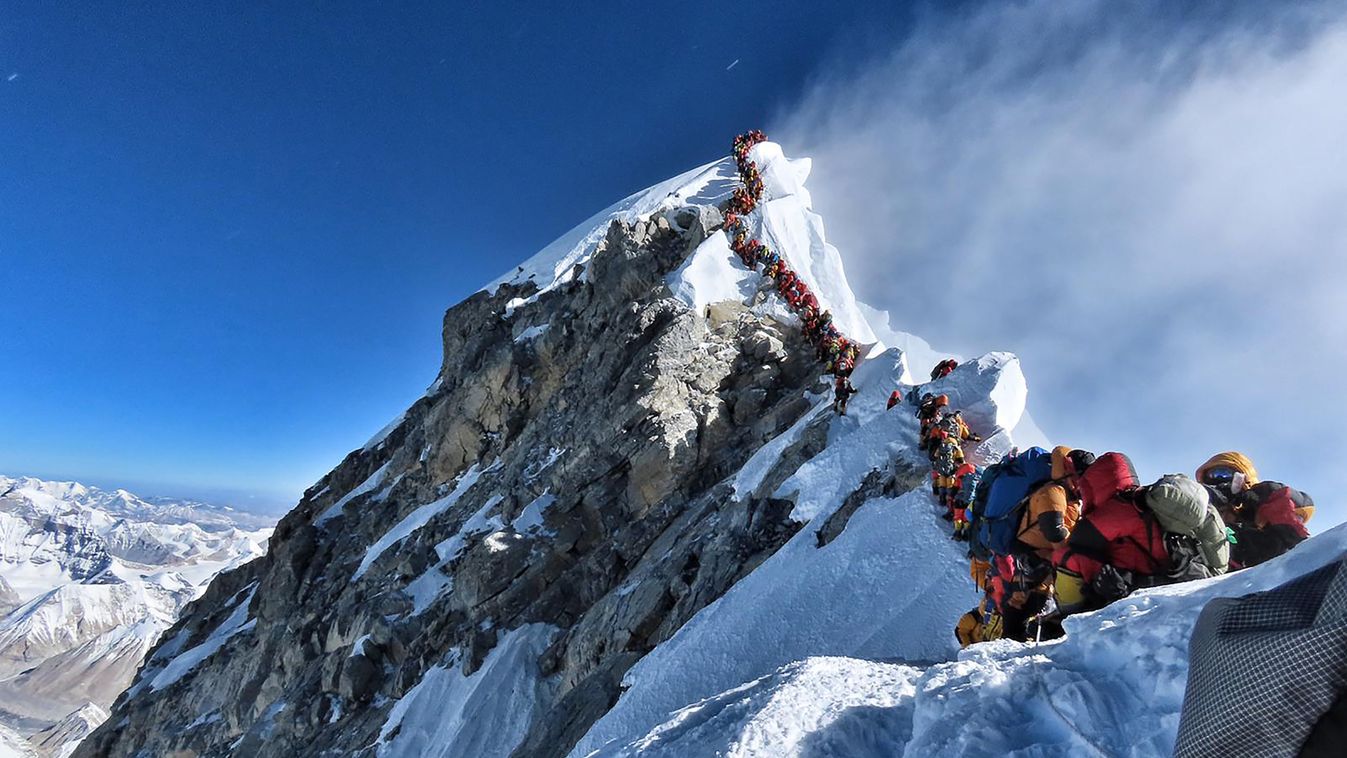 Halálhoz vezet a túlzsúfoltság a Mount Everesten