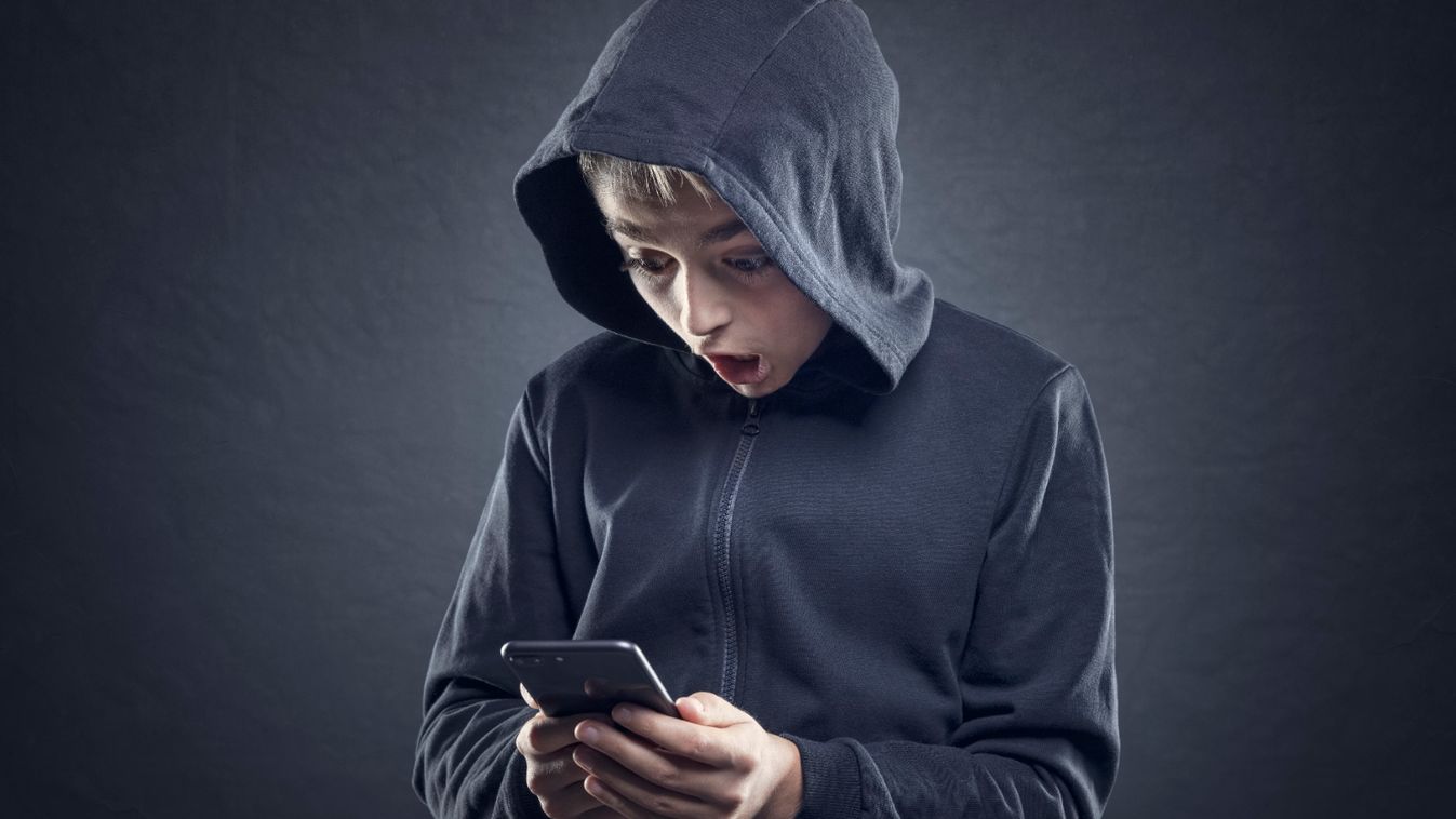 Az iPhone szól a gyereknek, ha meztelenséget akar nézegetni
