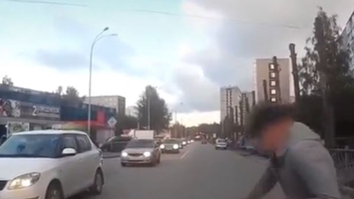 Felvette egy autós minden idők legborzalmasabb biztosítási csalását (videó)