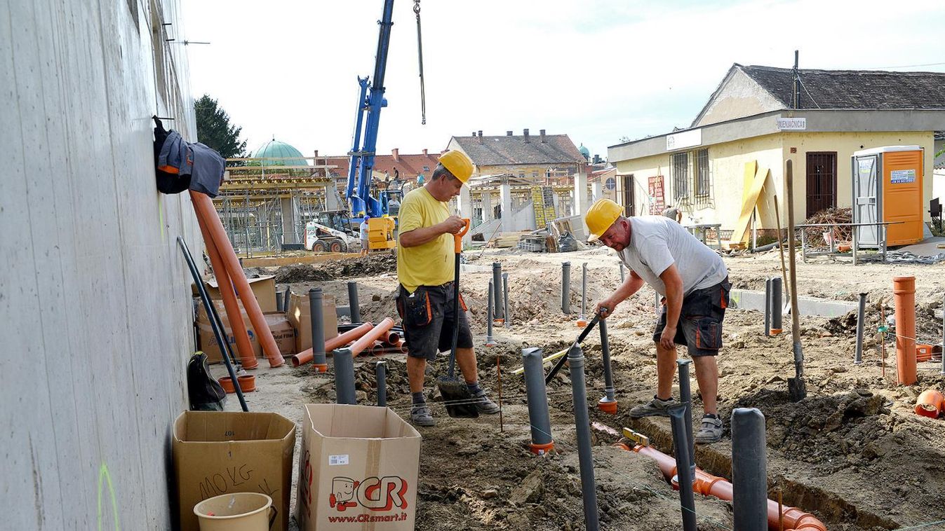 Parkoló is lesz az új mohácsi piaccsarnok tetején