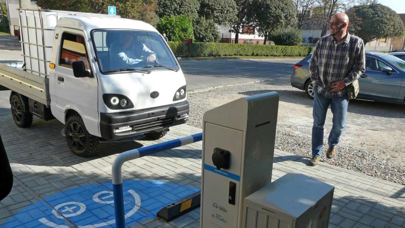 Elektromos kisteherautót teszteltek a településen