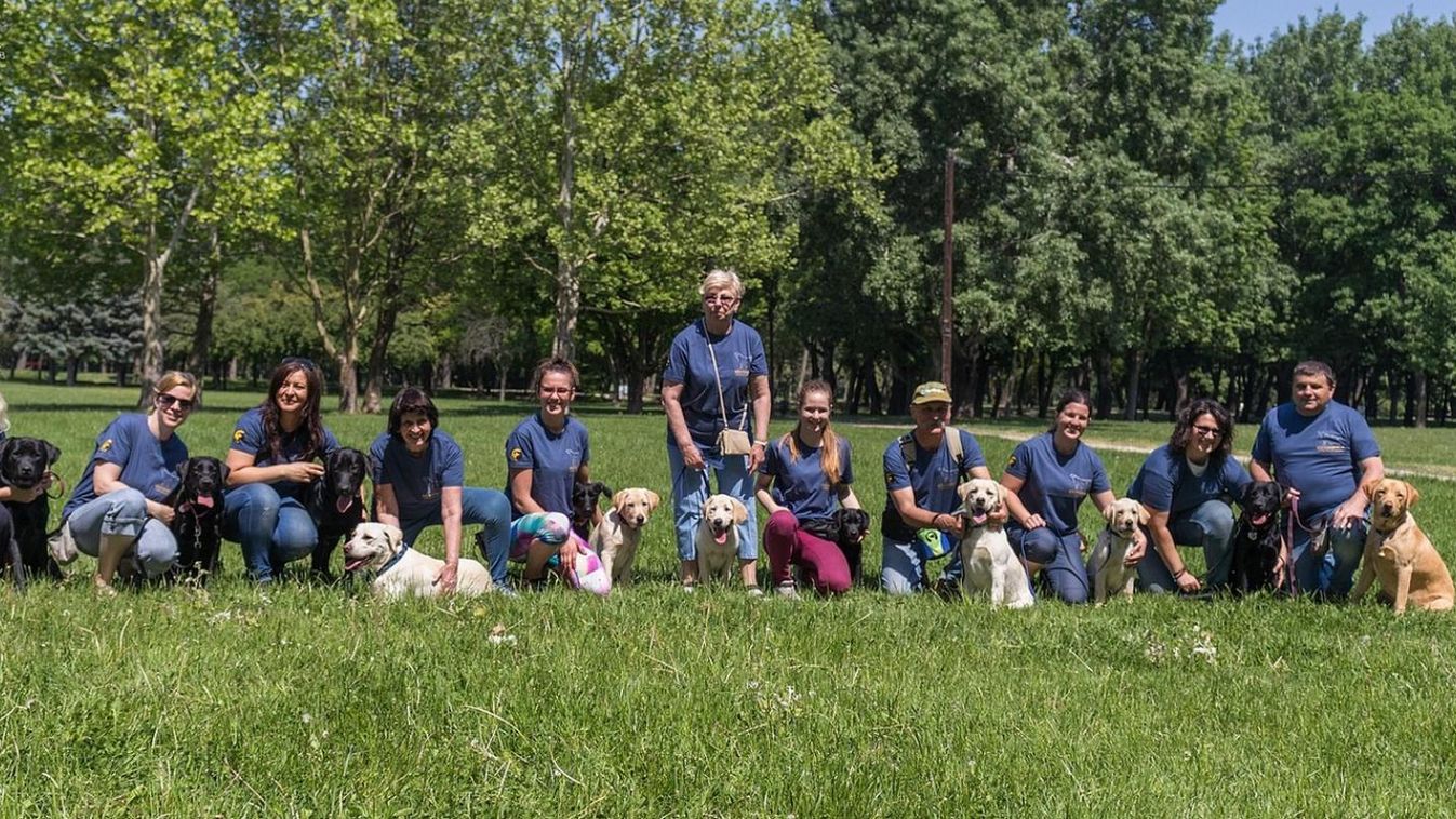 Így telik egy vakvezető tanuló boldog gyerekkora