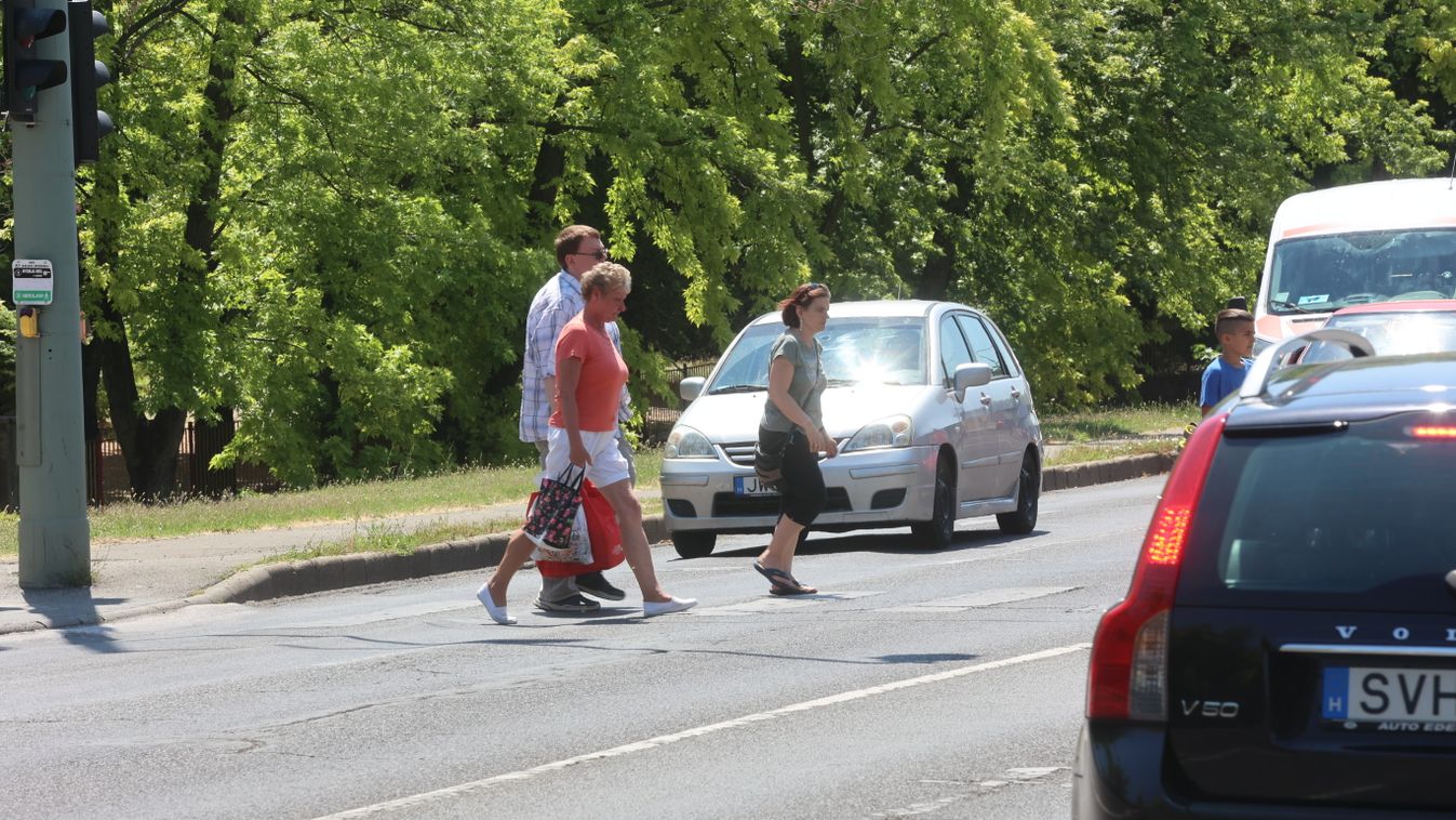 Az életükkel játszanak a zebrán a gyalogosok