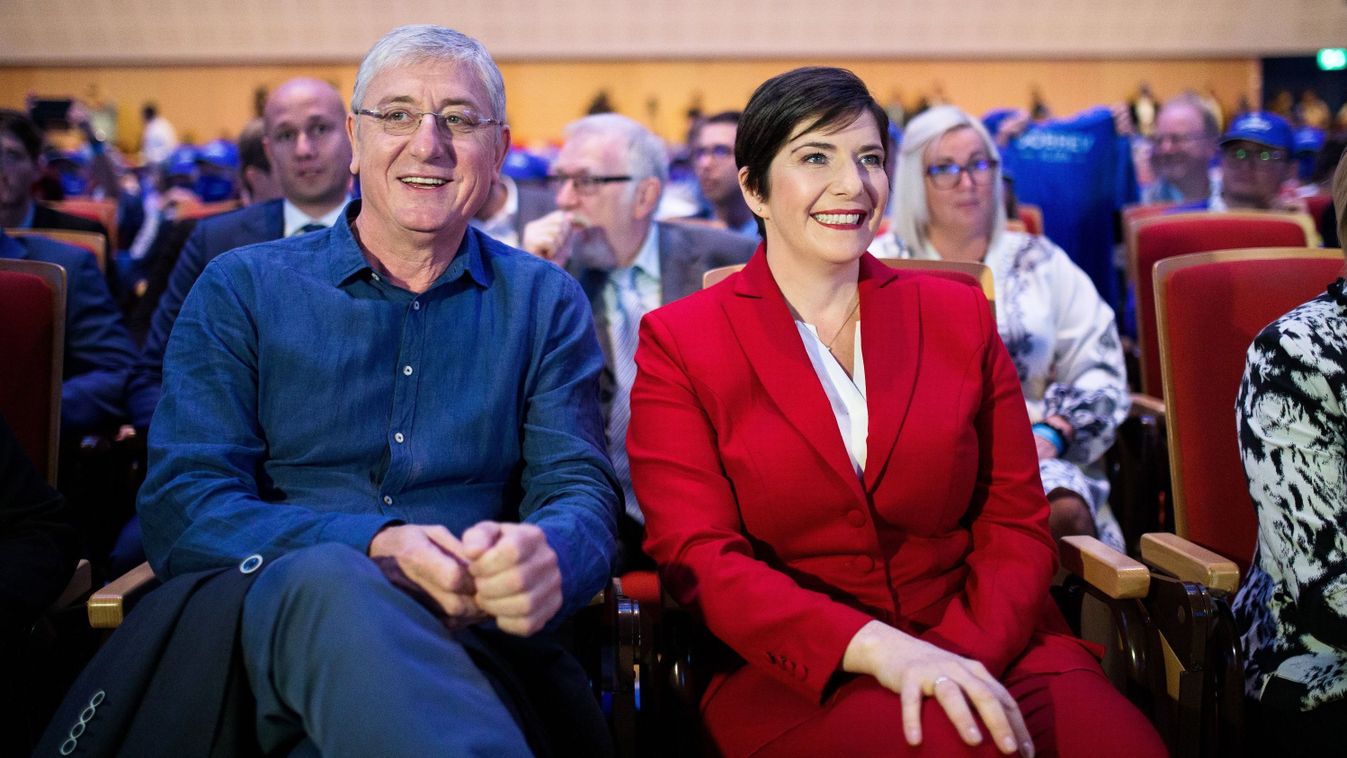 Gyurcsány Ferenc bemutatta előretolt hadosztályát, élükön Dobrev Klárával