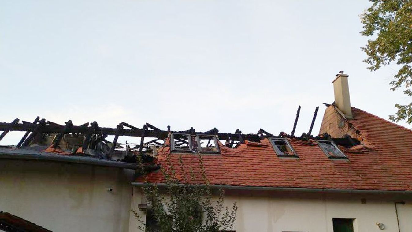 Újjáépül a leégett szászvári faluház