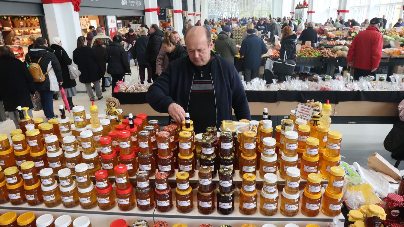 Karácsonyi hangulat uralkodik már a piacokon is
