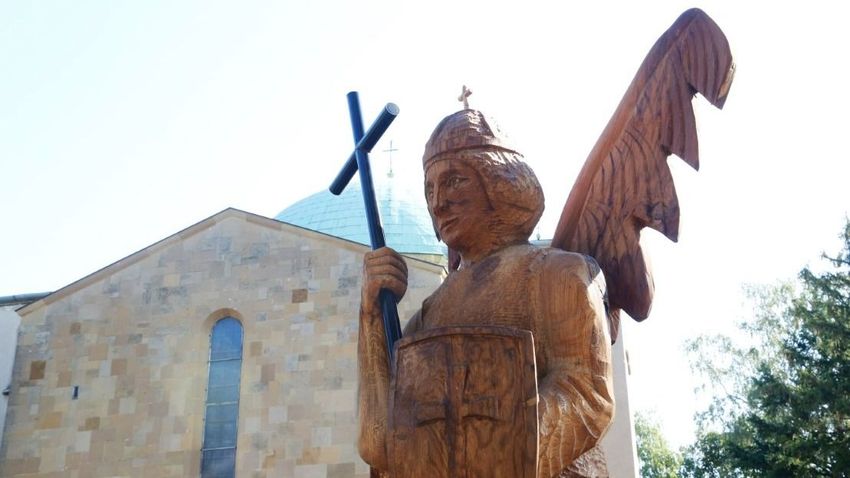 BAMA – Különleges napot választottak Szent Mihály szobrának avatására