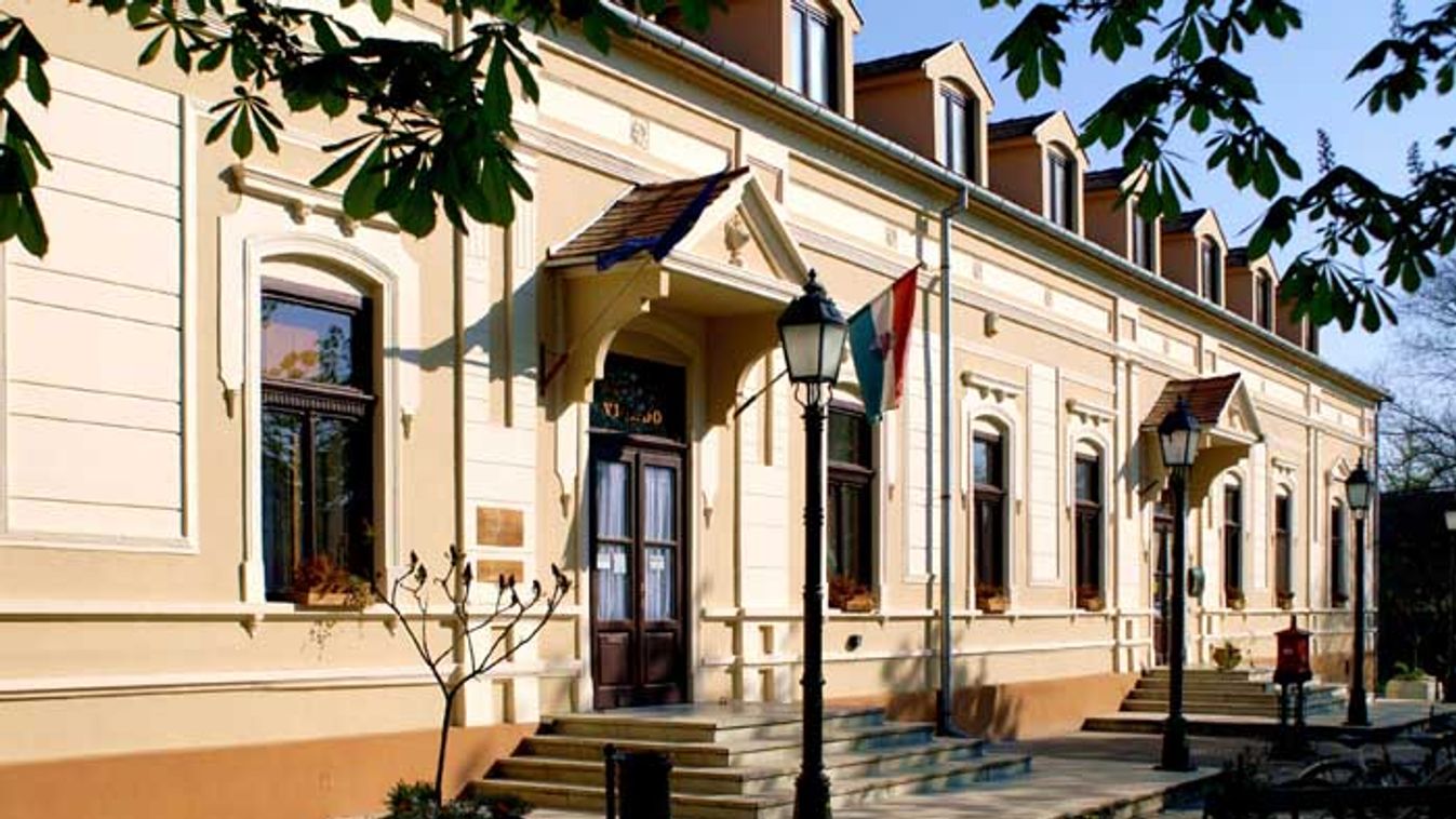 Az Emmausz is a padlóra került a bólyi Vigadóban