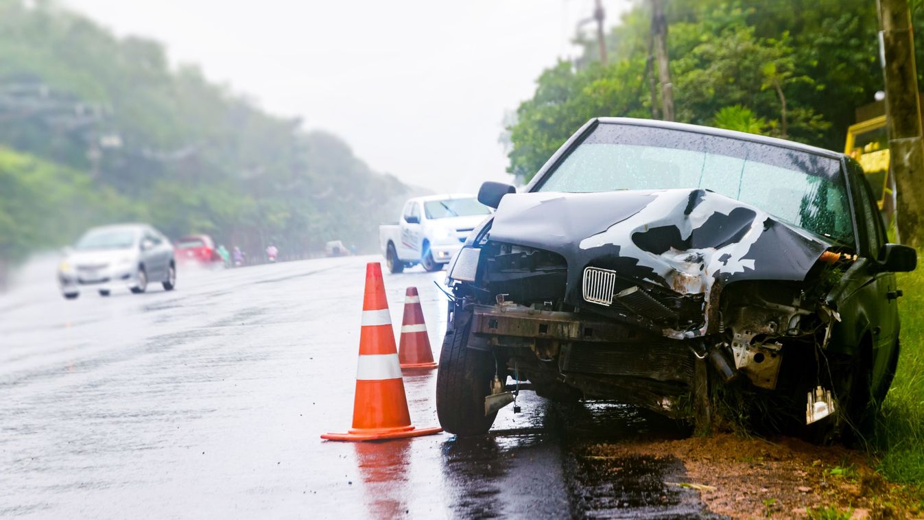 Félpályás útzár van a 6-os főúton Baranya és Tolna határán