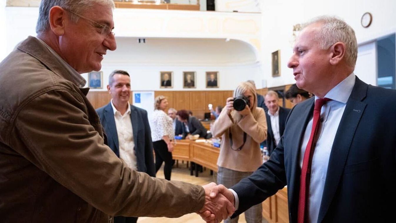 Hivatalos: Péterffyt indítja 2024-ben Gyurcsány