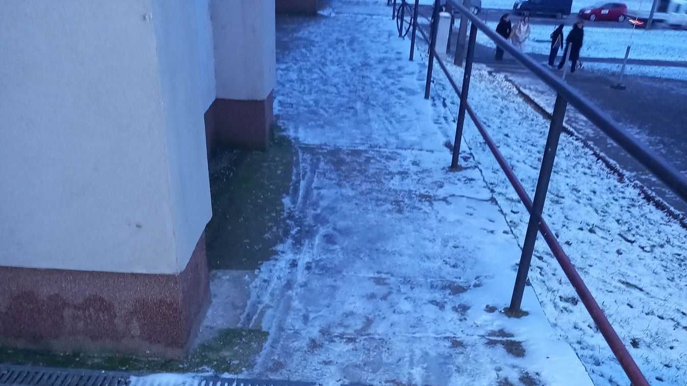Aki a kapun kimegy, félő, hogy dob egy hátast - mondja olvasónk