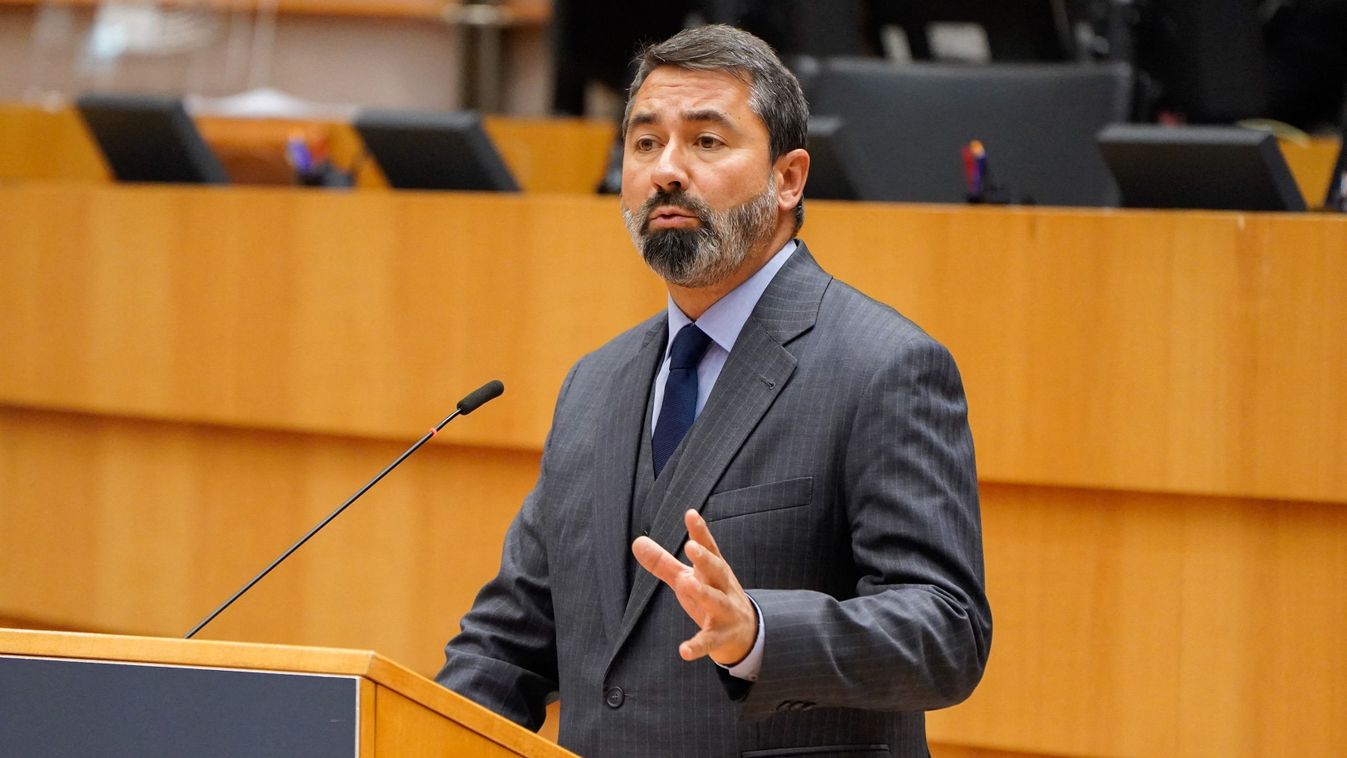 Hidvéghi Balázs: az Európai Parlament szélsőséges irányba mozdult el