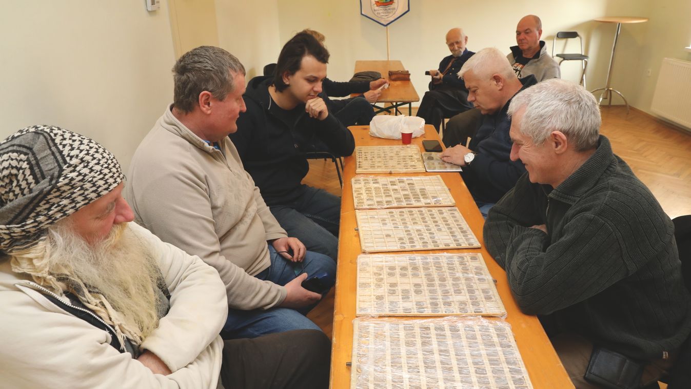 A pécsi bélyeg- és éremgyűjtők 2024-től együtt tartják találkozóikat