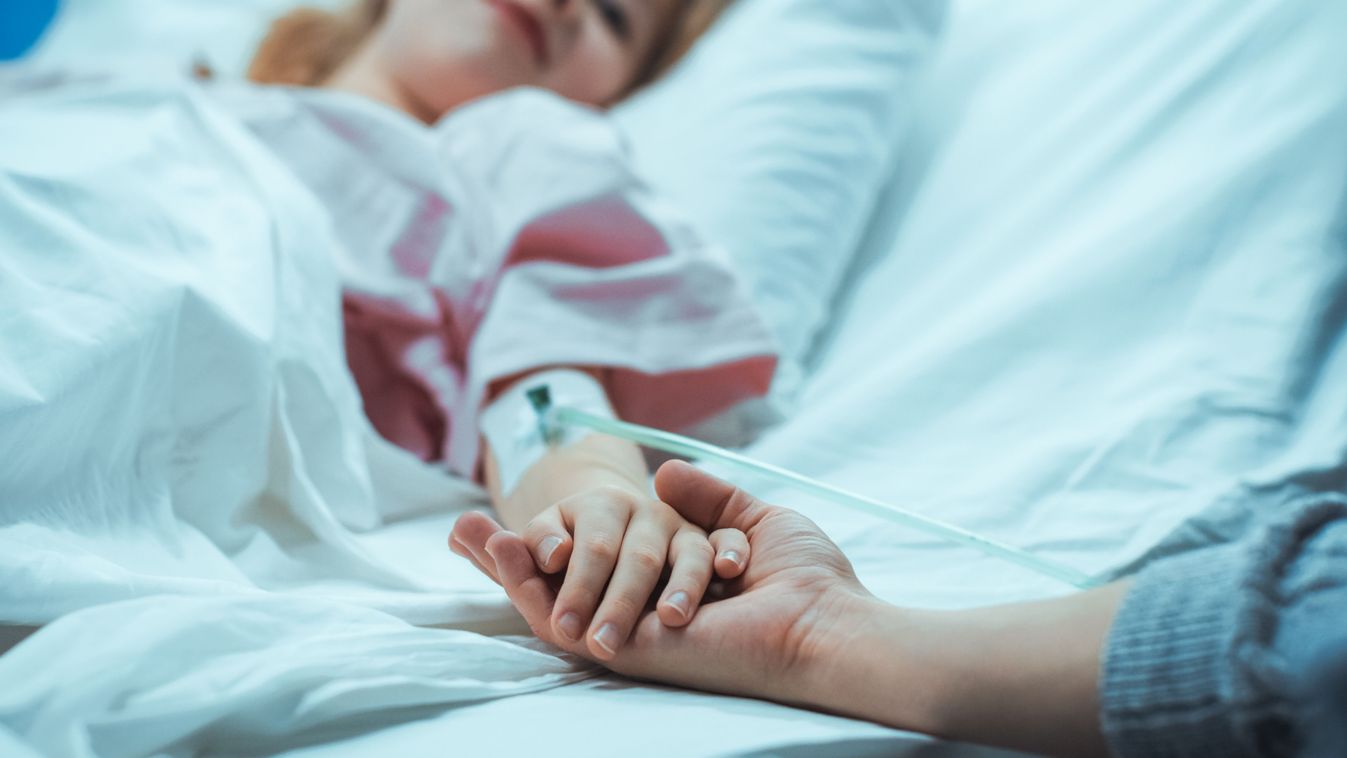 Négy gyerek megsérült, amikor beomlott egy iskola mennyezete az erdélyi Szeben megyében