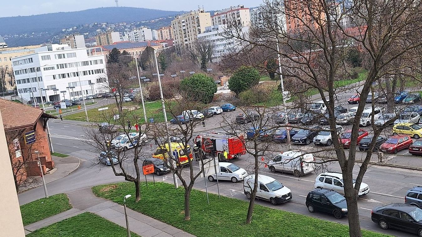 Frissítve: több mentőt és tűzoltót is láttak a Tüzér utcánál