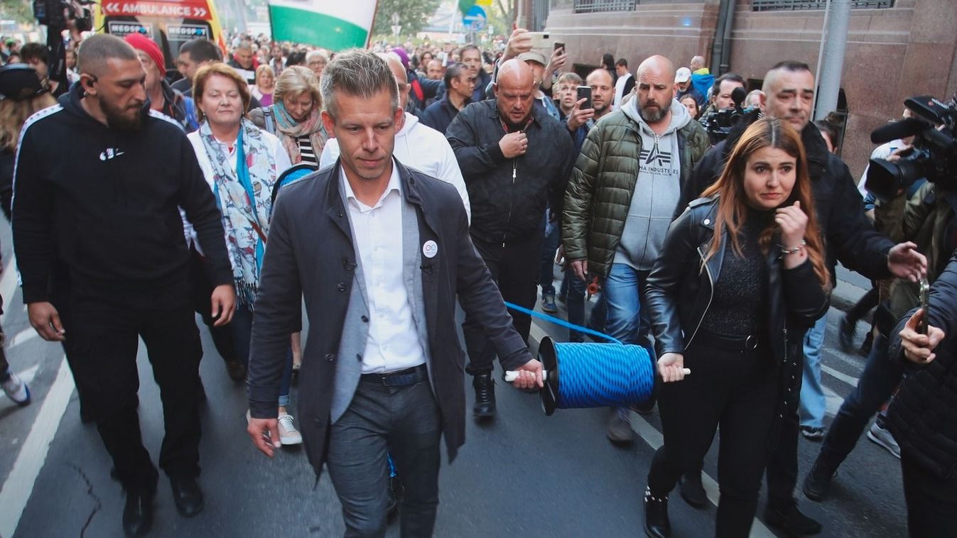 Magyar Péter bizalmasának bűntársai egy ismert milliárdos testvérét is megkárosították
