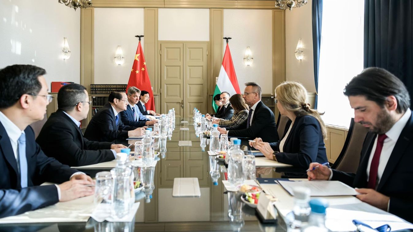 Szijjártó Péter: három év alatt 55 százalékkal nőtt Magyarország kereskedelmi forgalma Csöcsianggal
