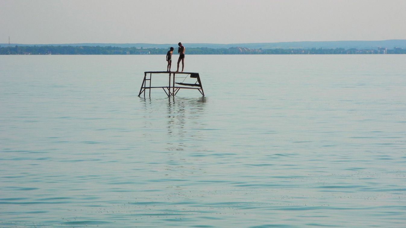 Naptej, kokain, hormonok: nagyobb veszélyben van a Balaton, mint hinnénk