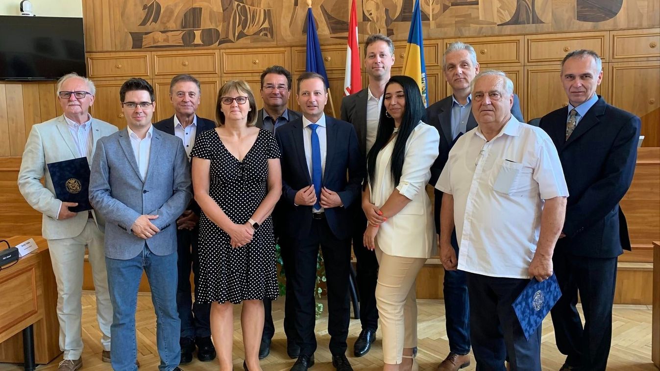 Átvették a pécsi képviselők a megbízólevelüket