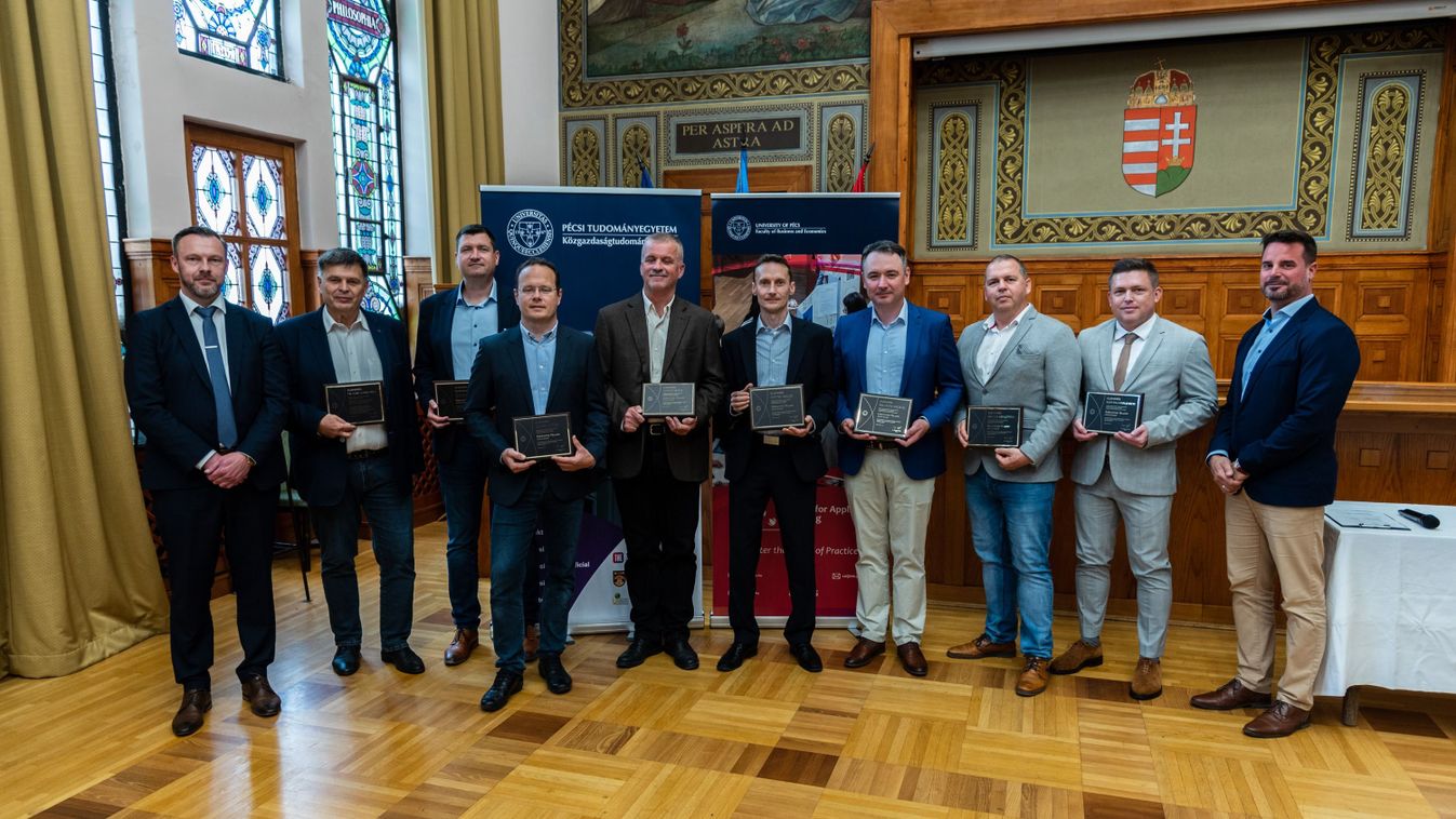 Vállalati szakembereket díjaztak a PTE KTK-n