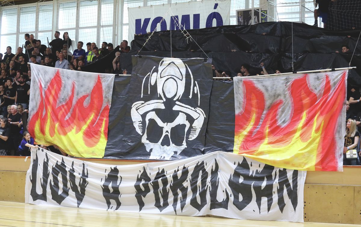 Ultras Komló 