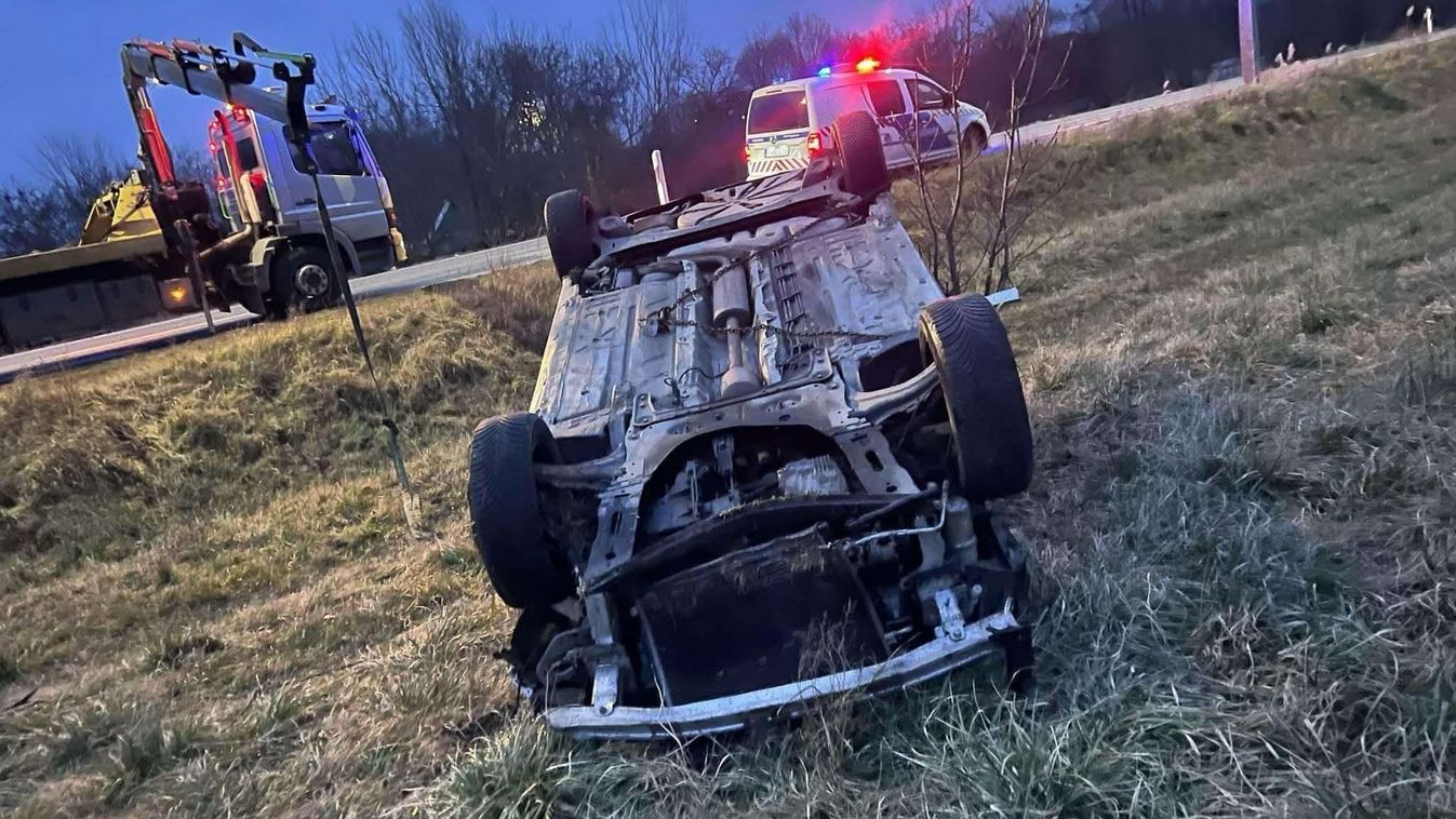 Ijesztő baleset szombat este: a sofőr nem úszta meg sérülés nélkül