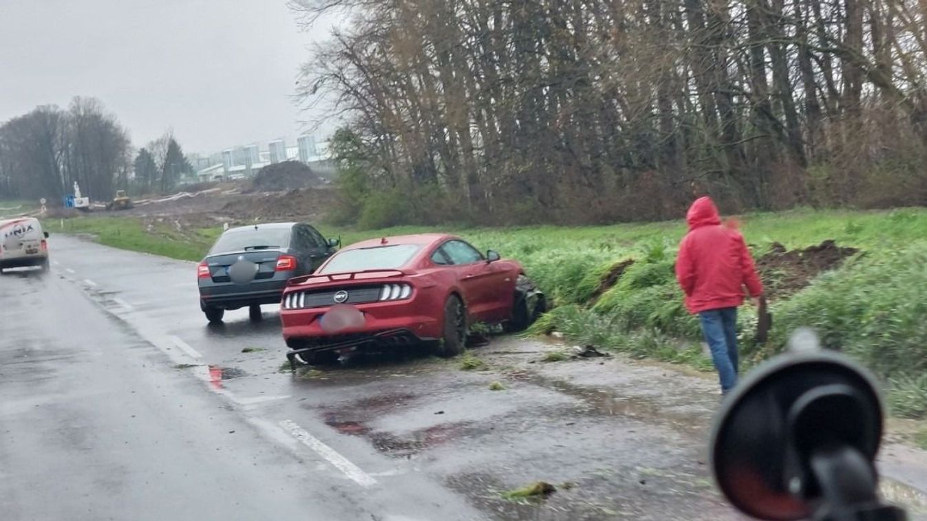 Durva: 450 lóerős izomautó karambolozott