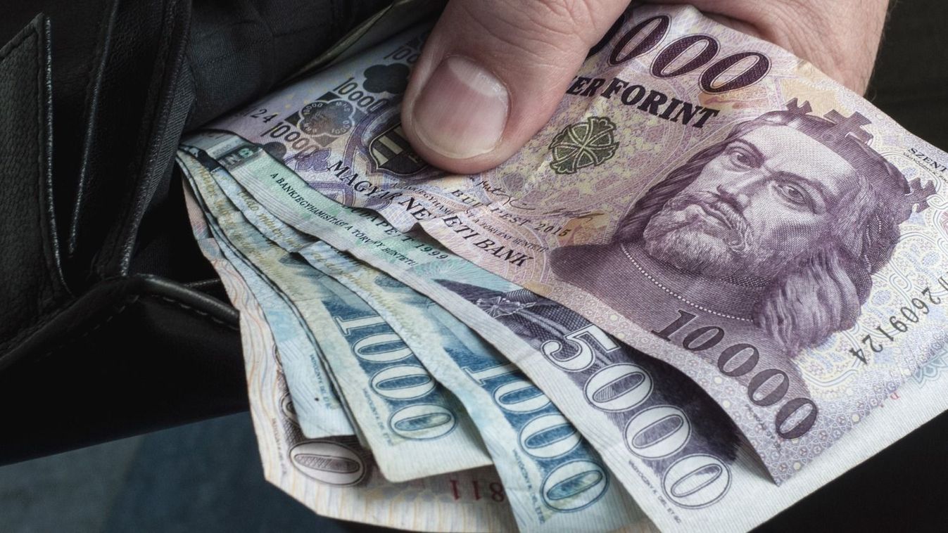Figyeld a telefon csippanását: májusban ekkor lesz a bankszámládon a családi pótlék