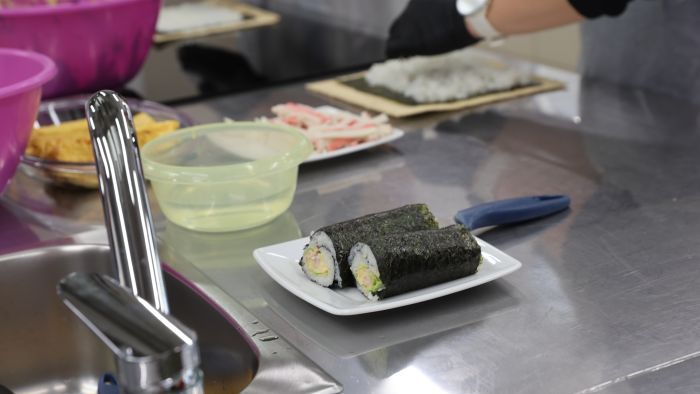 A Japán Napok keretében a pécsi hallgatók megismerhették a sushikészítés titkát