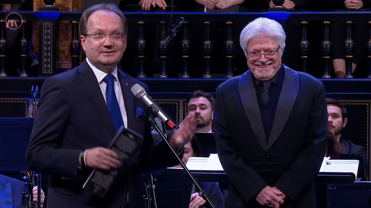 Szörényi Levente 80 éves, ez alkalomból köszöntötte Hoppál Péter.
