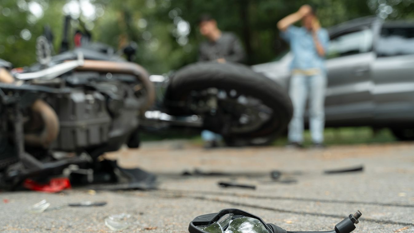 Sötét órák Orfűn: négy autó ütközött, majd egy motoros is súlyosan megsérült