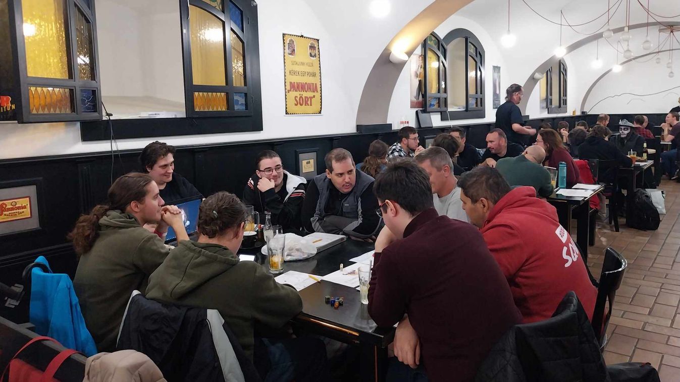Le a kalappal! A rászorulókat támogatják a szerepjátékosok