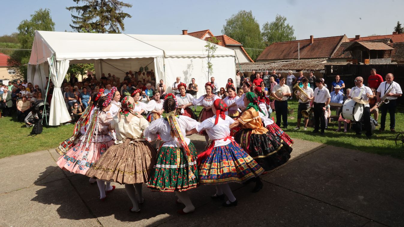 A lányok idén sem hervadtak el: ilyen volt a húsvéthétfő Baranyában! (GALÉRIA+VIDEÓ)