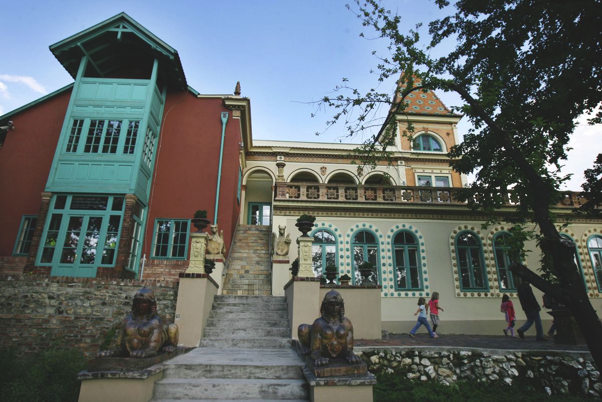 igazgató, pécs, zsolnay