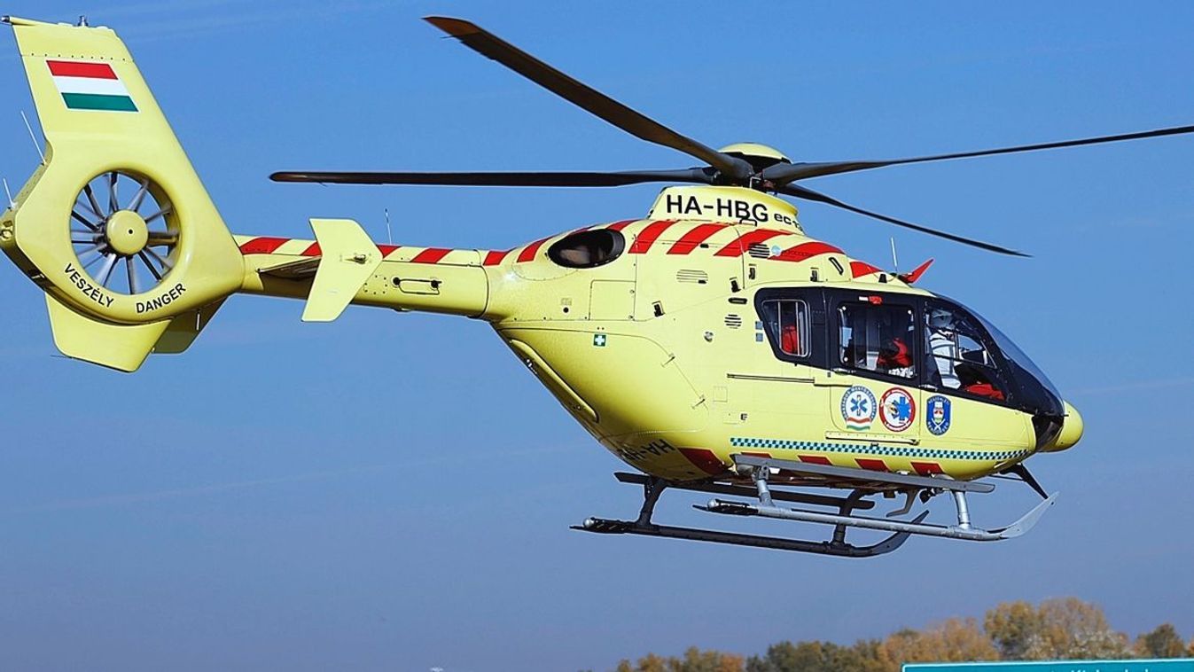 Rendkívüli: lezuhant egy siklóernyős Nagyharsánynál, mentőhelikopter érkezett a helyszínre