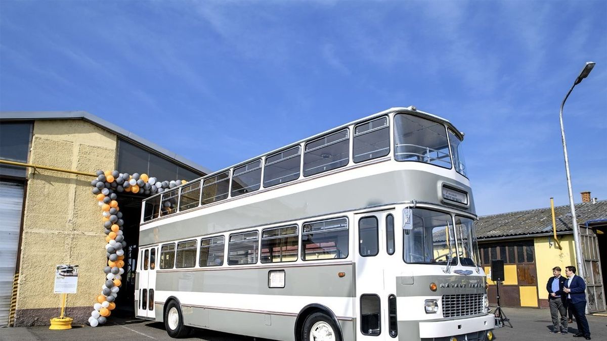 Majd 50 év után, 2022-ben tért vissza a pécsi utakra a pécsi emeletes busz