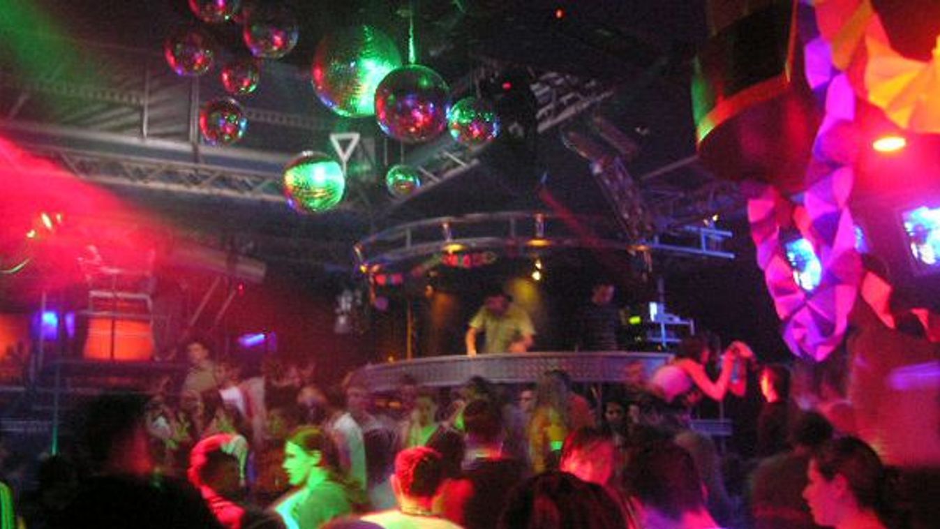 A nosztalgiavonaton nincsen fék! Irány 2006 bulicsodája (galéria)