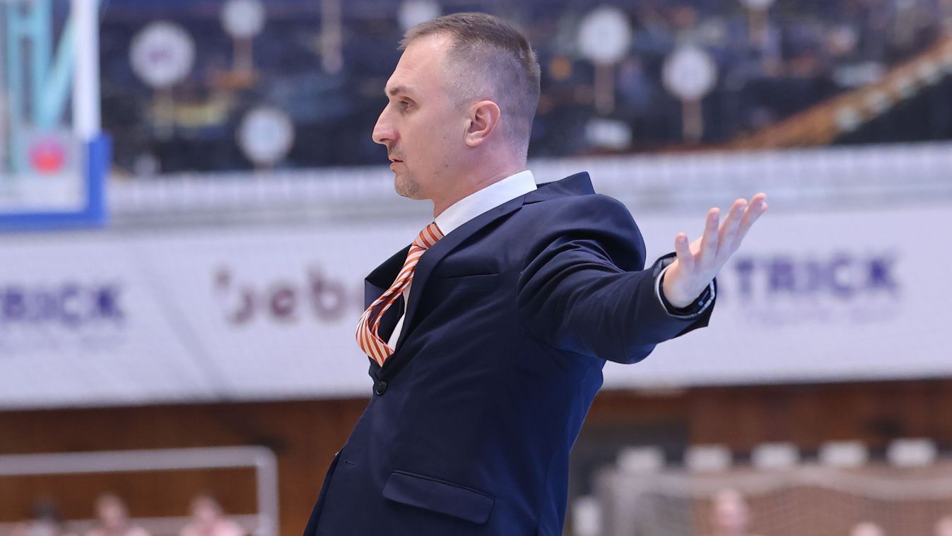 Nem tudták saját arcukat mutatni a pécsi lányok