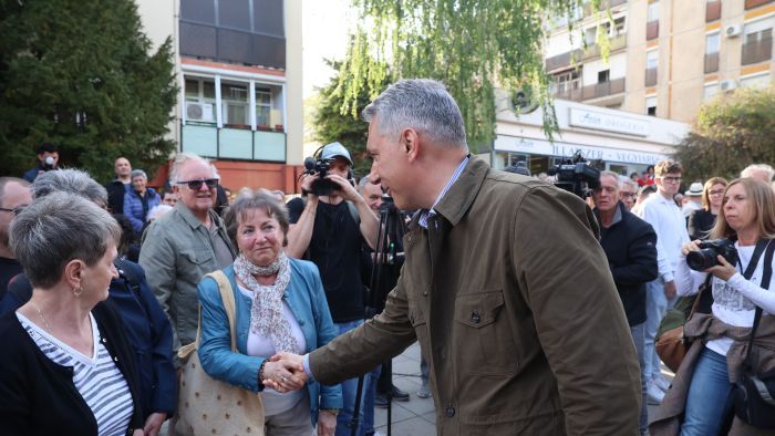 Pécs kérdezett, Lázár János válaszolt