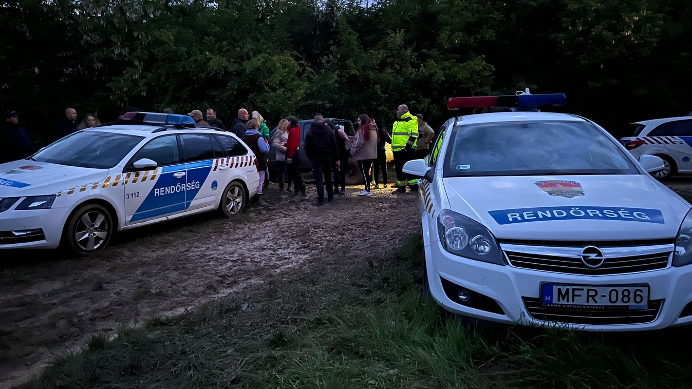Még mindig keresik a berkesdi kisfiút: a keresőkutyák szagot fogtak, egy gyermeknadrág került elő (FOTÓK+VIDEÓ)