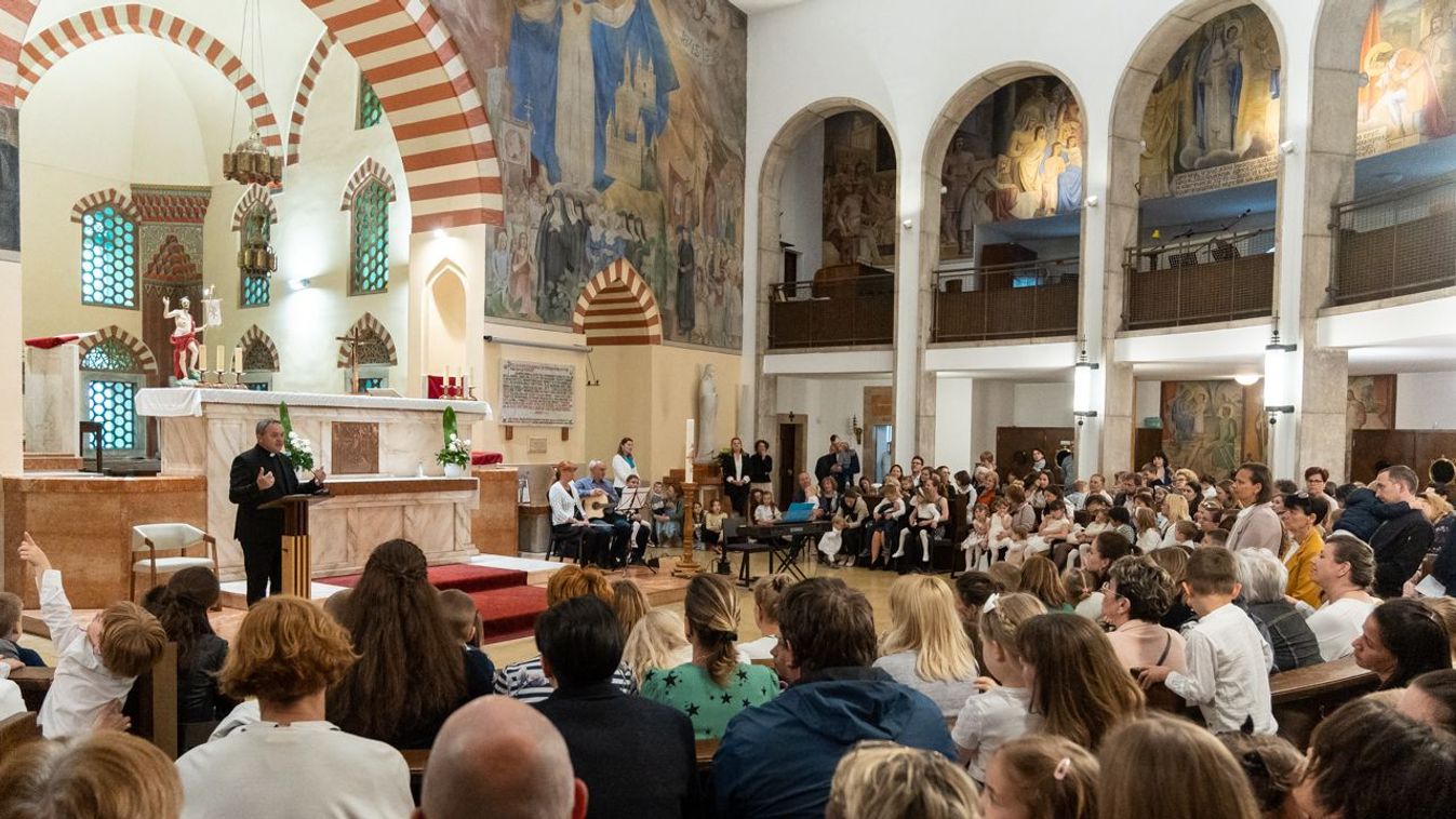 Meglepetés apakórus és áldás a püspöktől
