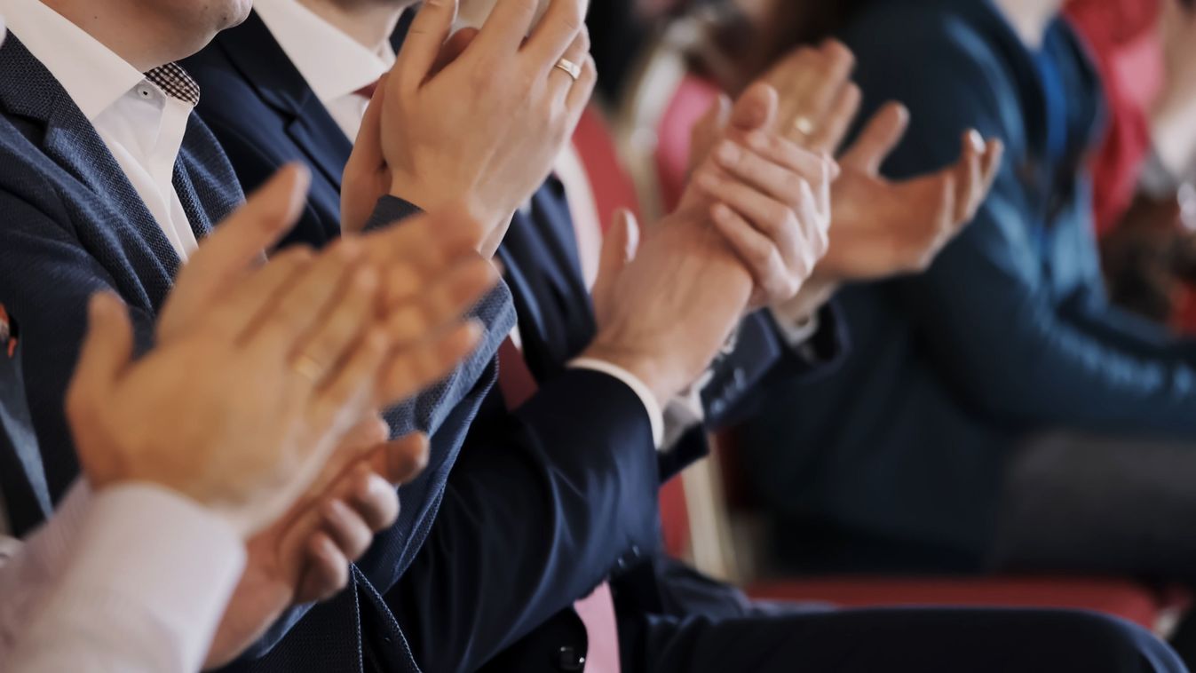 Négy baranyai kormánytisztviselőt tüntetett ki Navracsics Tibor