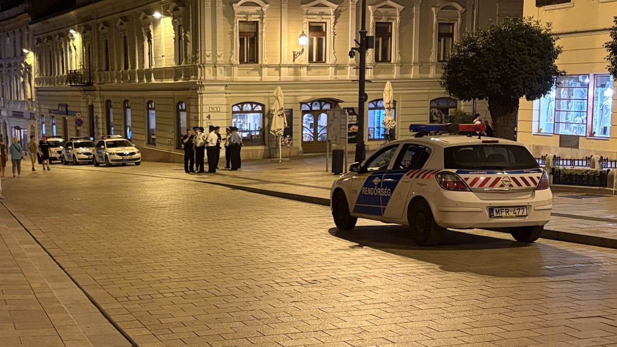 Váratlan esemény: rendőrök lepték el a Széchenyi teret péntek este