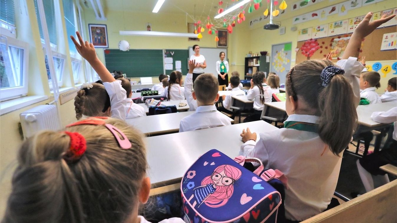 Támogatást kapnak a családok a tanévkezdéshez