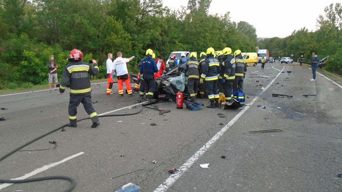 Roncsolódott autó, dühös sofőrök – veszélyeket rejt ez a baranyai útszakasz