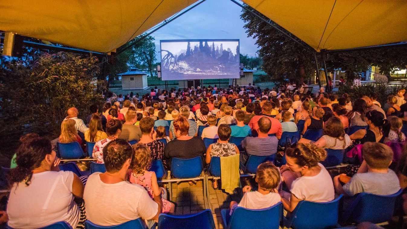 Itt a lehetőség, a szabadban is mozizhatunk!