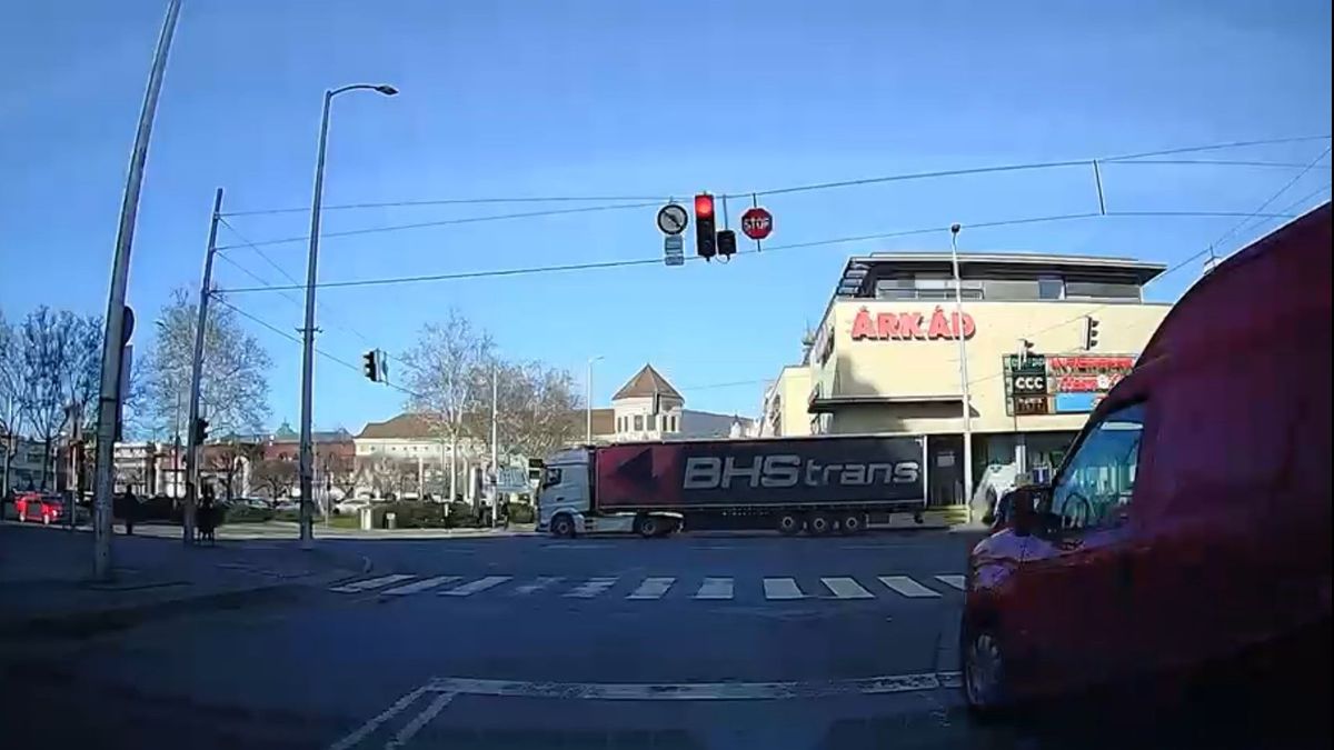 Hány életnek kell még odavesznie Pécsen? Újabb megdöbbentő húzás az utakon (VIDEÓ)