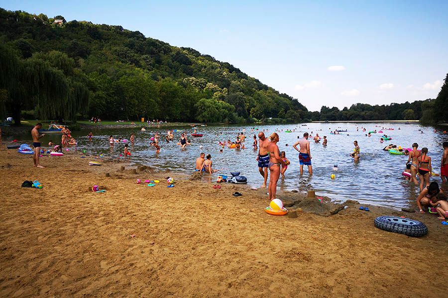 Egy apró darab, ami a kincsből megmaradt, az Orfűi Kis-tó strandja