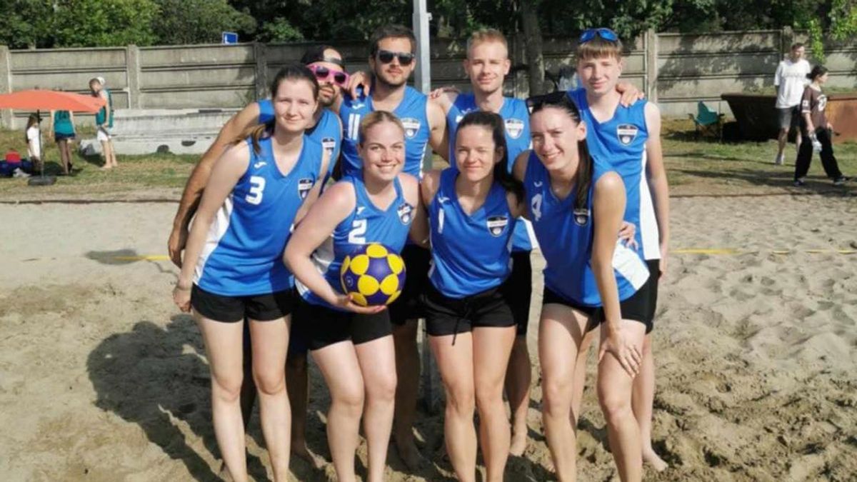 Az égető napsütésben is teljesítettek az egyetem sportolói
